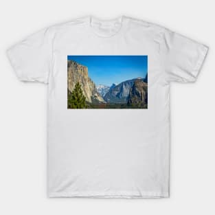 Tunnel View, El Capitan Half Dome Cathedral Rocks, Yosemite National Park T-Shirt